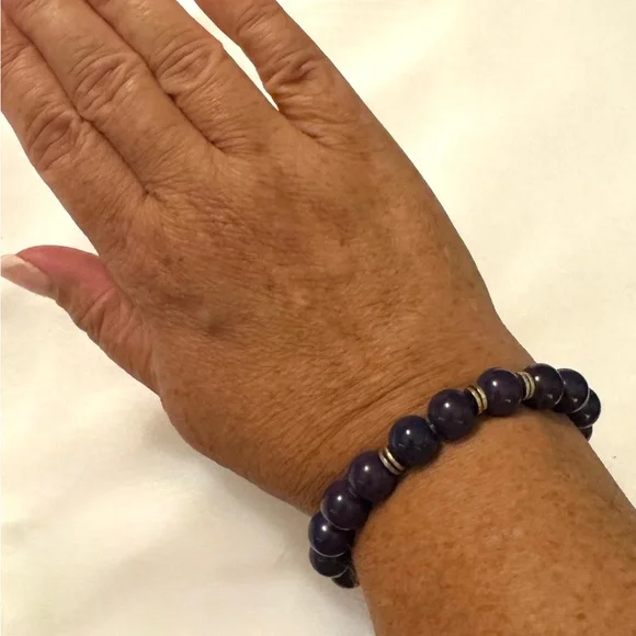Chic Navy Beaded Bracelet with Silver Details - Picture 2 of 4